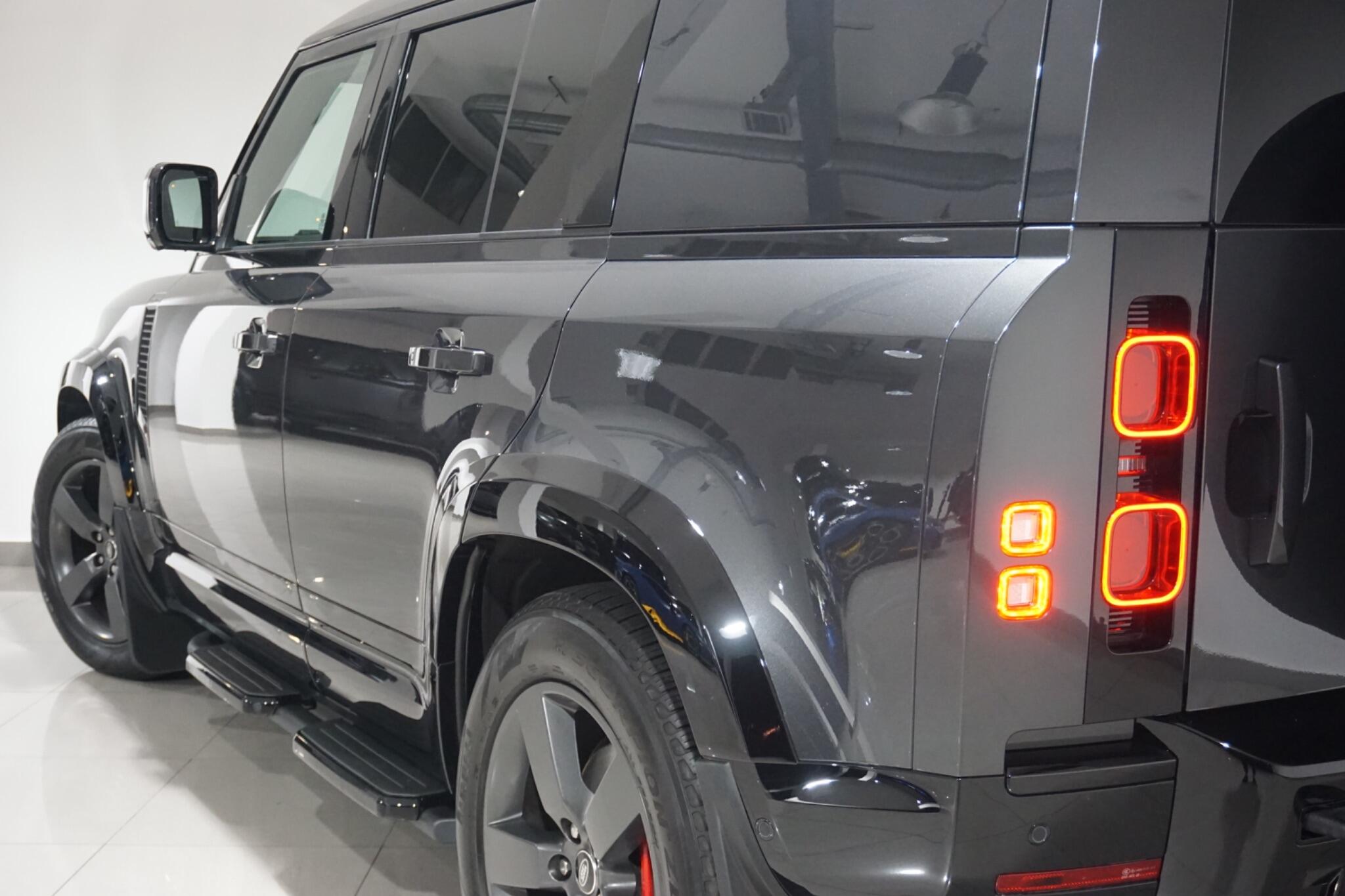 Land Rover Defender 110 3.0 D300 MHEV X-Dynamic HSE Hard Top SUV Auto 4WD MWB Euro 6 (s/s) 5dr